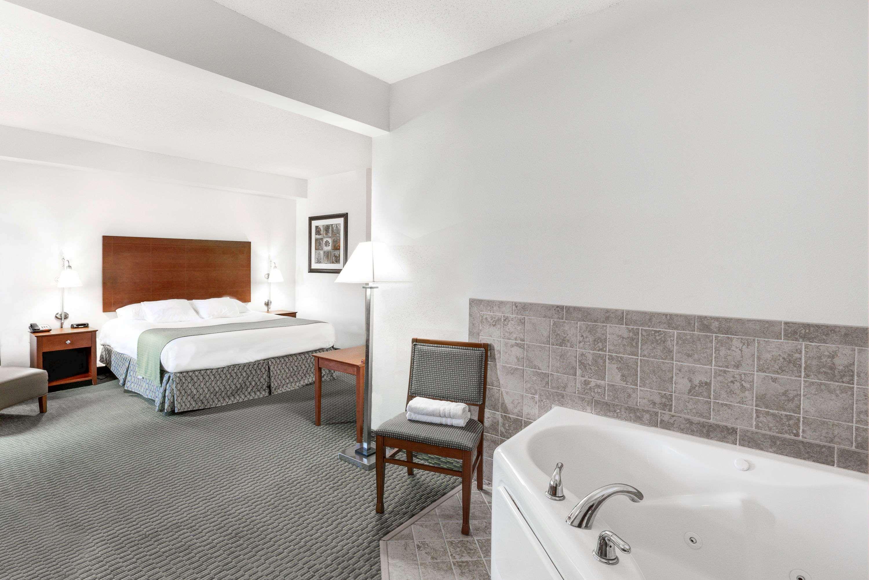 Days Inn By Wyndham Carroll Экстерьер фото